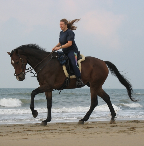 Nobby en Mariska op het strand